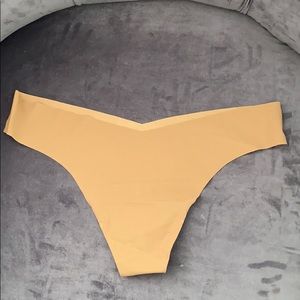 Microfiber Thong
COMMANDO NWOT